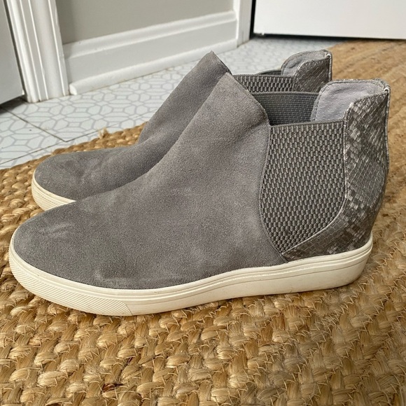 Steve Madden Grey Suede High Ankle Wedge Tennis Shoe Size 8.5 - Picture 2 of 5